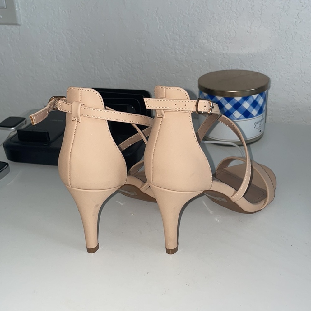 Heels - Picture 3 of 3